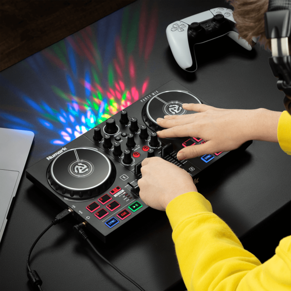 NUMARK PARTY MIX 2 contrôleur DJ compact 2 voies avec carte son Serato DJ Lite + jeu de lumière LED