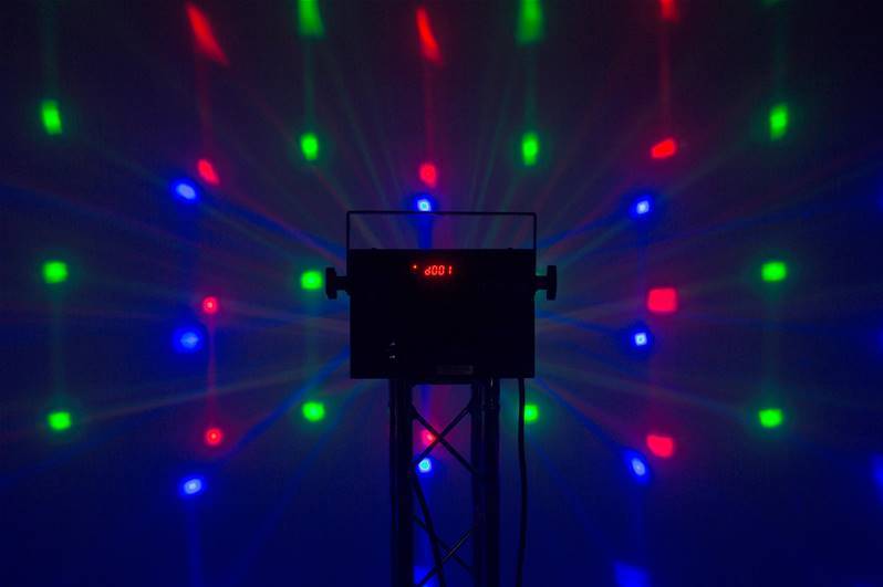 JB SYSTEMS PARTY DERBY Jeux de lumière Led éclairage DJ Derby 4x 3W led(RGBW) + 16x strobe